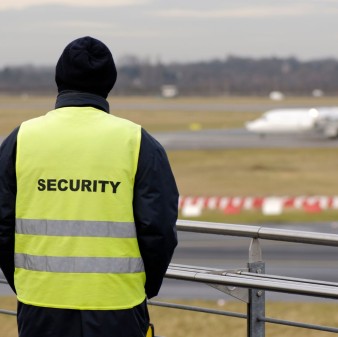 Vigilante en aeropuertos